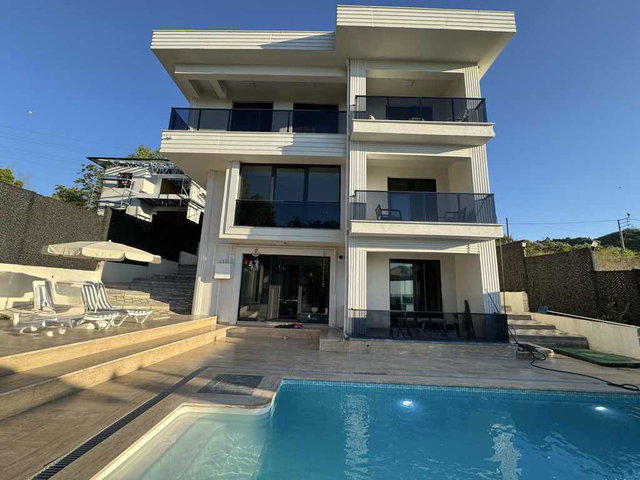 KARAMÜRSEL’DE 2024 YAPIMI 4+1 TRİPLEX VİLLA | YERDEN ISITMA, 3 BANYO, KREDİYE UYGUN