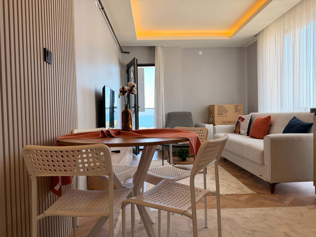 ATAKUM KÖRFEZ MAH’DE SIFIR DAİRE, SIFIR EŞYALI, DENİZ MANZARALI BALKONLU 1+1 KİRALIK DAİRE
