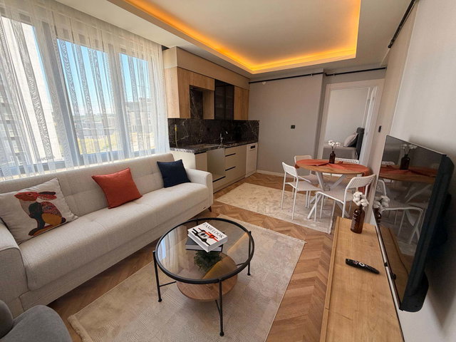ATAKUM KÖRFEZ MAH’DE SIFIR DAİRE, SIFIR EŞYALI, DENİZ MANZARALI BALKONLU 1+1 KİRALIK DAİRE