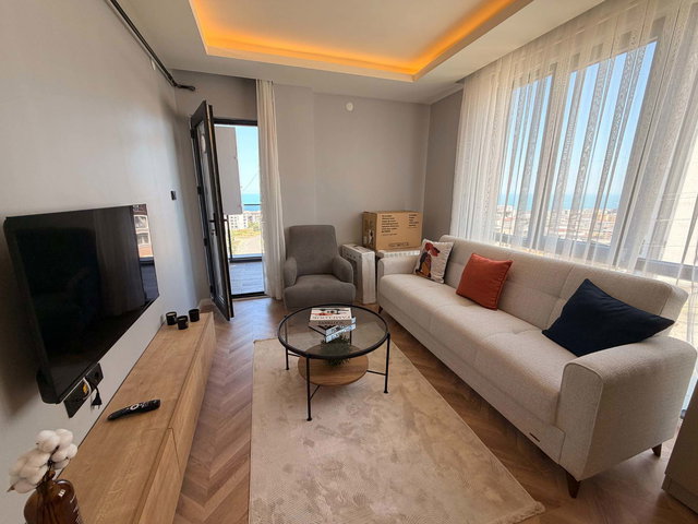 ATAKUM KÖRFEZ MAH’DE SIFIR DAİRE, SIFIR EŞYALI, DENİZ MANZARALI BALKONLU 1+1 KİRALIK DAİRE