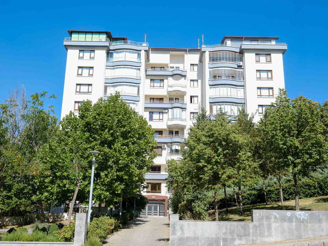 ÇUKURAMBARIN MERKEZINDE SATILIK 4+1 GENIŞ DAIRE HERŞEYE YAKIN HARIKA KONUM