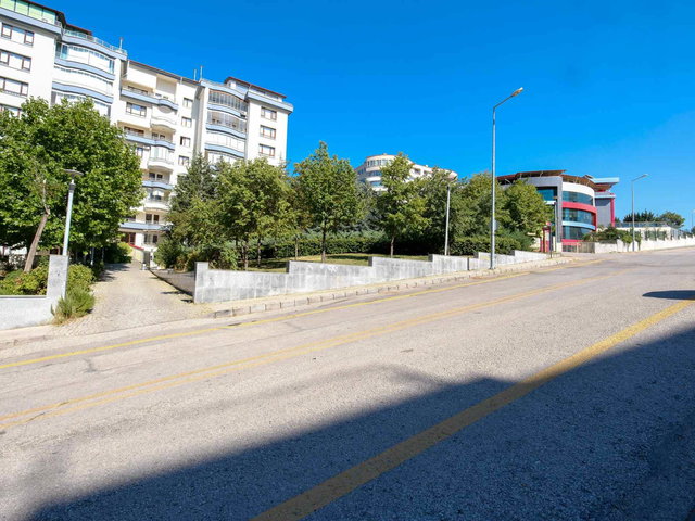 ÇUKURAMBARIN MERKEZINDE SATILIK 4+1 GENIŞ DAIRE HERŞEYE YAKIN HARIKA KONUM
