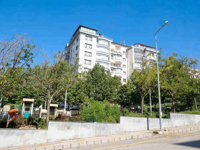 ÇUKURAMBARIN MERKEZINDE SATILIK 4+1 GENIŞ DAIRE HERŞEYE YAKIN HARIKA KONUM