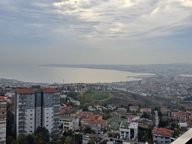 FIRST AVENUE SİTESİNDE ŞEHİR VE DENİZ MANZARALI 2+1 KİRALIK DAİRE