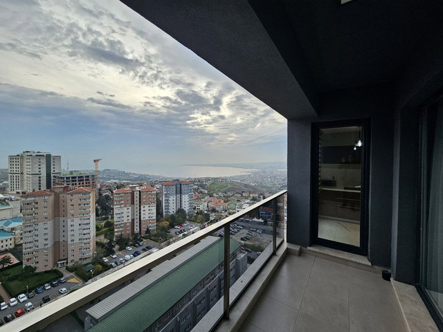 FIRST AVENUE SİTESİNDE ŞEHİR VE DENİZ MANZARALI 2+1 KİRALIK DAİRE
