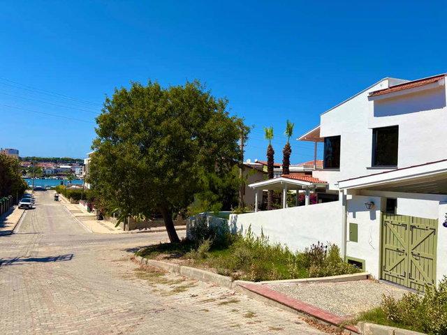 ÇEŞME DALYAN MARİNADA DENİZ MANZARALI 3+1 VİLLA