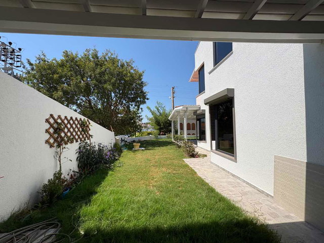 ÇEŞME DALYAN MARİNADA DENİZ MANZARALI 3+1 VİLLA