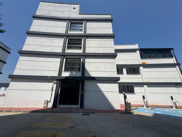 VADI IZMIT'DE YÜKSEK GİRİŞ KATI KIRALIK 2+1 DAIRE