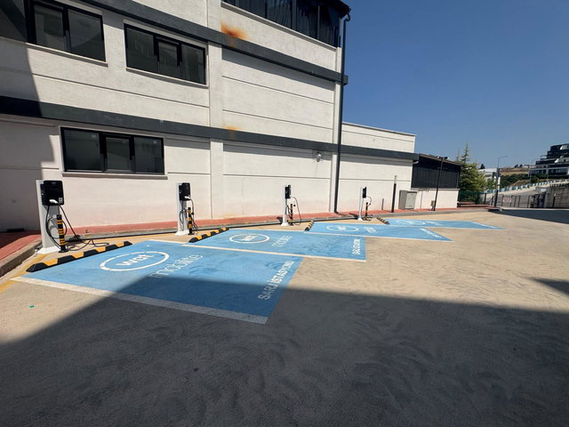 VADI IZMIT'DE YÜKSEK GİRİŞ KATI KIRALIK 2+1 DAIRE