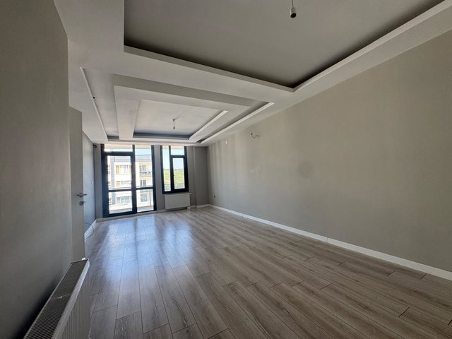 VADI IZMIT'DE YÜKSEK GİRİŞ KATI KIRALIK 2+1 DAIRE