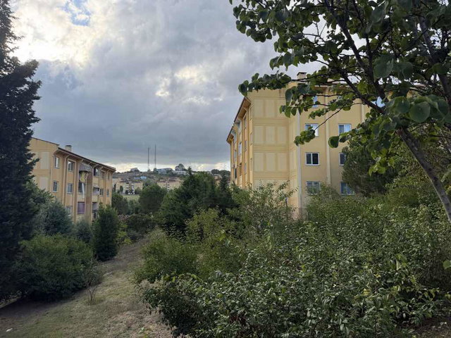 REMAX MAVİ DEN AYÇIÇEK VADİSİNDE SİTE İÇİ  3+1 | 145 M² KİRALIK ARAKAT DAİRE
