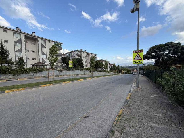 REMAX MAVİ DEN AYÇIÇEK VADİSİNDE SİTE İÇİ  3+1 | 145 M² KİRALIK ARAKAT DAİRE