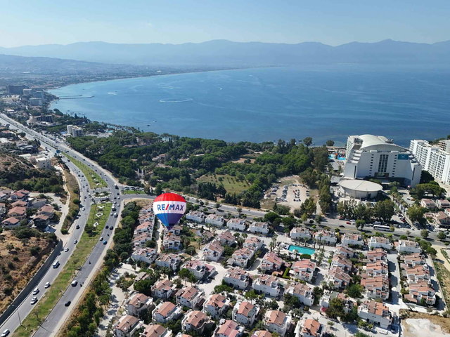 KUŞADASI KADINLAR DENİZİ’NDE BAHÇELİ EVLER SİTESİ’NDE EŞYALI 4+1 VİLLA | 3 BANYO, 3 KAT