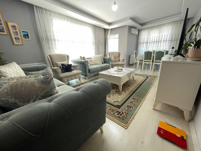 ÜNVERDİ CADDESİ'NDE ÇİFT BALKONLU ASANSÖRLÜ 2+1 SATILIK DAİRE!