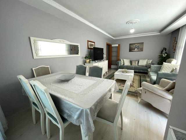 ÜNVERDİ CADDESİ'NDE ÇİFT BALKONLU ASANSÖRLÜ 2+1 SATILIK DAİRE!