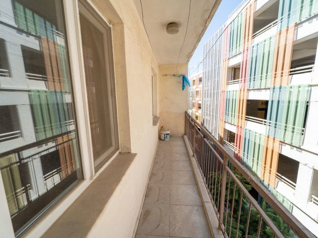 KONAK KAHRAMANLAR’DA GÜNEY-KUZEY CEPHELİ, BALKONLU 3+1 SATILIK DAİRE