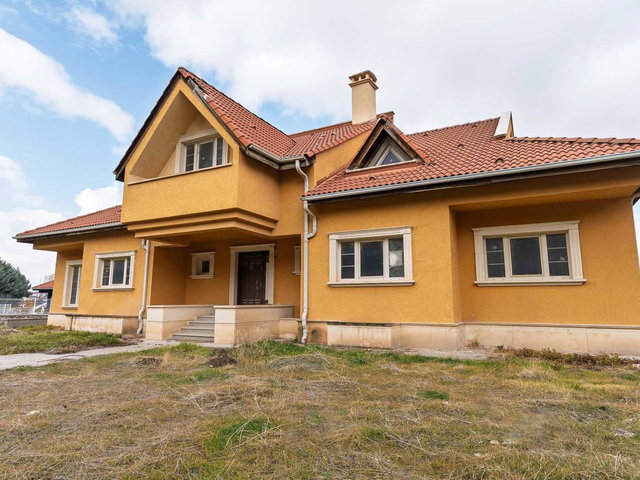 YEŞİL BARIŞ SİTESİ KİRALIK VİLLA 2068 M2 ARSA NATAMAM