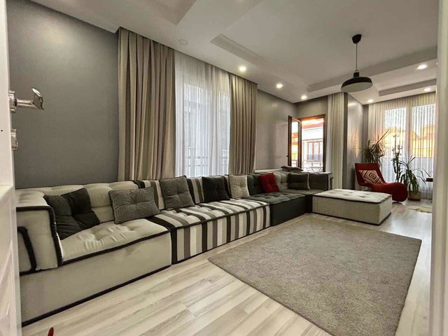 KÜÇÜKÇEKMECE YENİ MAHALLE 4+2 TERASLI 2 BALKONLU FERAH DUBLEKS