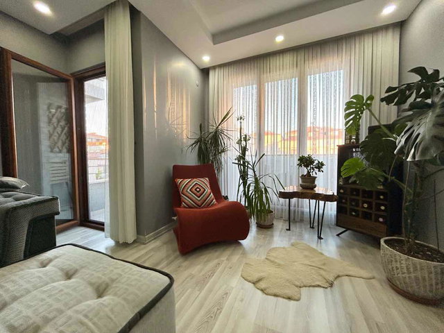 KÜÇÜKÇEKMECE YENİ MAHALLE 4+2 TERASLI 2 BALKONLU FERAH DUBLEKS