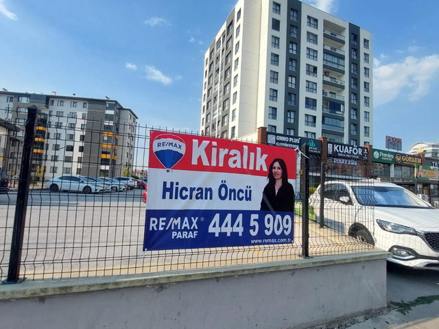MEYDAN CADDE 'DE  METROYA YÜRÜME MESAFESINDE 2+1 KIRALIK DAIRE