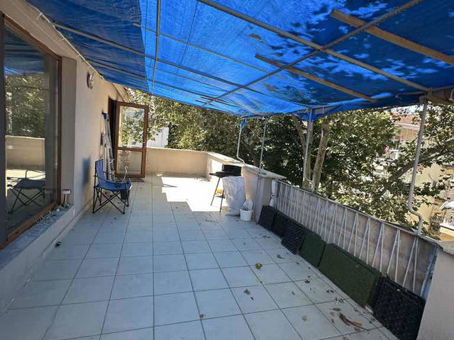 BAHÇELİEVLERDE TERASLI MERKEZİ ISITMALI 2.5+1 KİRALIK DAİRE