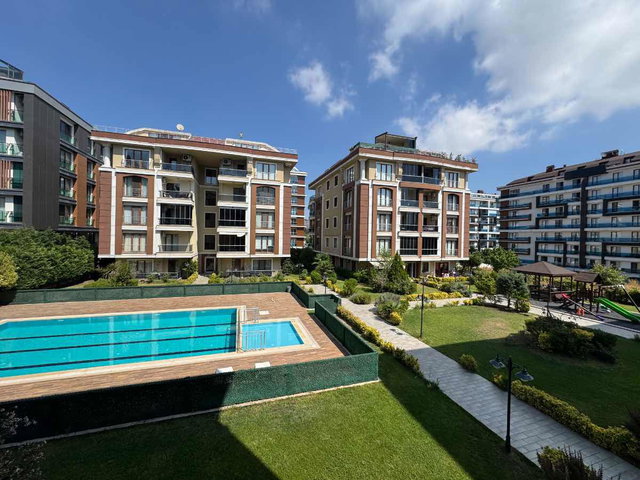 REMAX TEN BEYLİKDÜZÜ PRESTİJ 4 KONAKLARI GENİŞ 3+1 EŞYALI KİRALIK