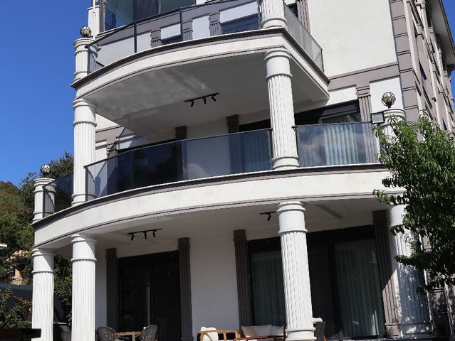 ÇEKMEKÖY'DE 8+2 KENDINIZE AIT YAŞAM MÜSTAKIL HAVUZLU LÜKS VILLA