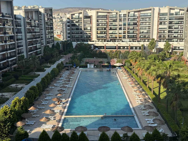 İZMİR ATAŞEHİRDE PARK YAŞAM ATAŞEHİR SİTESİNDE KİRALIK 1+1 DAİRE