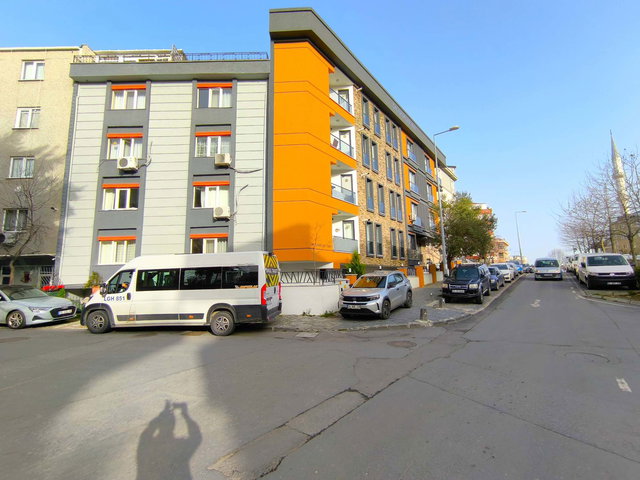 REMAX ASHILL ÜMNRANIYE NAMIKKEMAL 'DE METRO YAKINI DE SATILIK 2+1 METRO