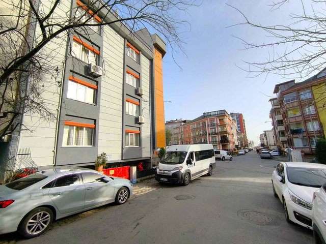 REMAX ASHILL ÜMNRANIYE NAMIKKEMAL 'DE METRO YAKINI DE SATILIK 2+1 METRO