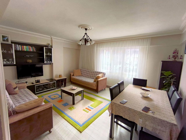 REMAX ASHILL ÜMNRANIYE NAMIKKEMAL 'DE METRO YAKINI DE SATILIK 2+1 METRO