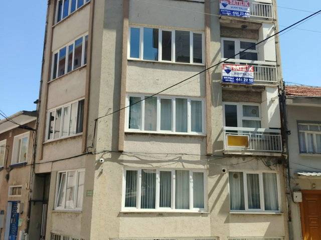 REMAX ADVANTAGEDEN ŞEHİR MERKEZİNDE YENİLENMİŞ FIRSAT 2 + 1 DAİRE