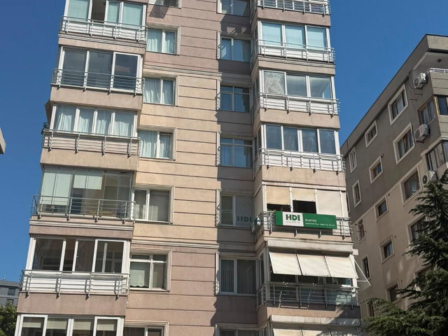 REMAX'DAN BOSTANCI'DA MERKEZİ KONUMDA- OTOPARKLI-130 M2 NET 3+1