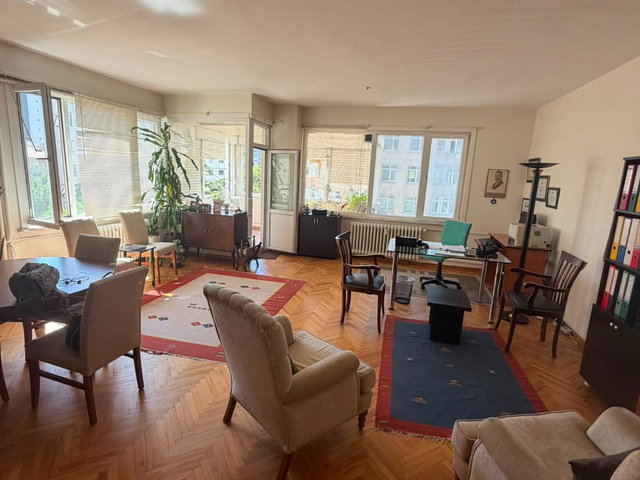 REMAX'DAN BOSTANCI'DA MERKEZİ KONUMDA- OTOPARKLI-130 M2 NET 3+1