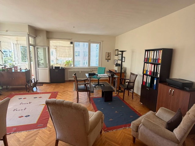 REMAX'DAN BOSTANCI'DA MERKEZİ KONUMDA- OTOPARKLI-130 M2 NET 3+1