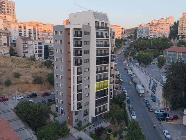 ÜÇKUYULAR'DA  MERKEZİ KONUMDA EŞYALI 2+1 LÜKS DAİRE | 100 M²