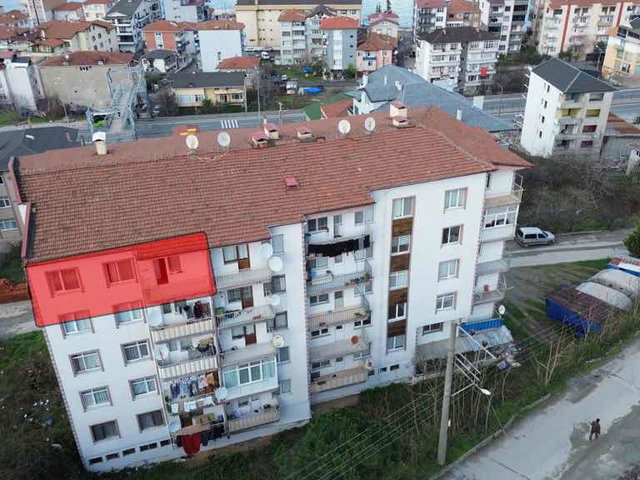 HALIDERE YALI MAHALLESİ'NDE HEM MERKEZİ HEM DENİZ MANZARALI 3+1