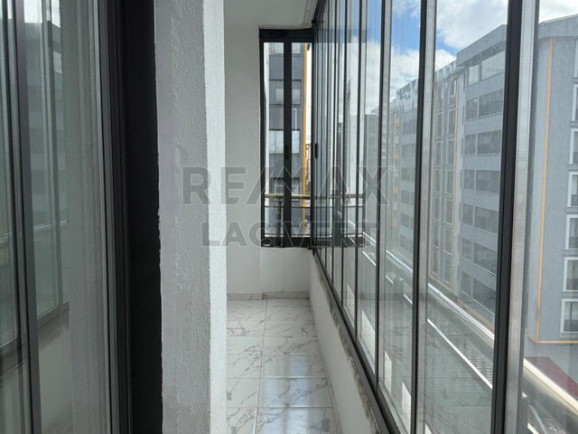RE/MAX LACİVERT'TEN YILDIZKENT'TE KİRALIK 4+1 ARAKAT DAİRE