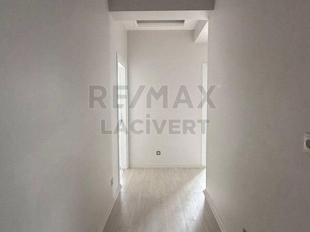 RE/MAX LACİVERT'TEN YILDIZKENT'TE KİRALIK 4+1 ARAKAT DAİRE