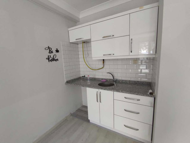 GÖLCÜK ŞEHİTLER MAH. ANAYOLA CEPHE 1+1 SATILIK DAİRE