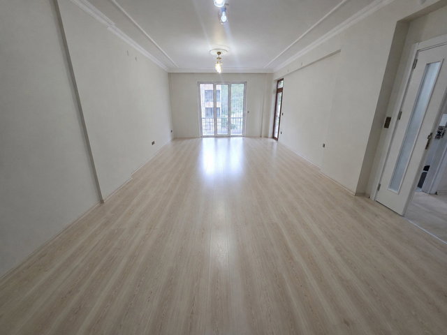 HALİÇPARK SİTESİN DE ARA KAT GENİŞ DAİRE (SATILIK)