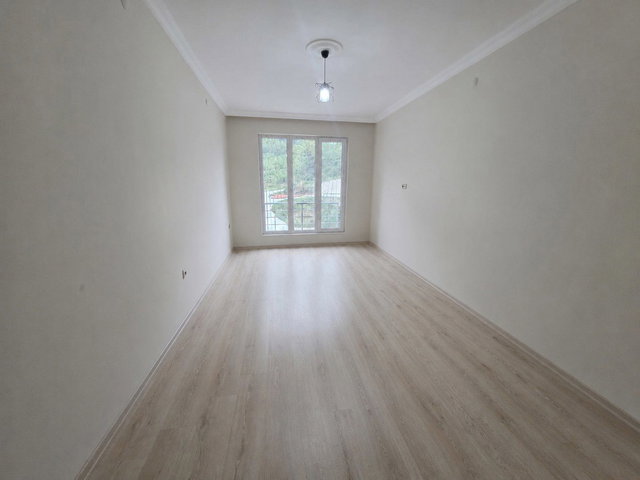 HALİÇPARK SİTESİN DE ARA KAT GENİŞ DAİRE (SATILIK)