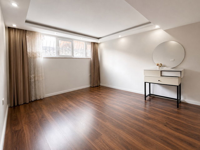 FATİH MERKEZDE MASRAFSIZ GENİŞ BAHÇE KULLANIMLI KİRALIK DAİRE