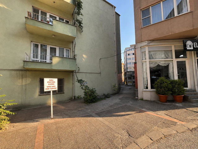 REMAX MİD 'DEN ÇARŞI MERKEZ'DE ARA KAT 1+1 KİRALIK DAİRE