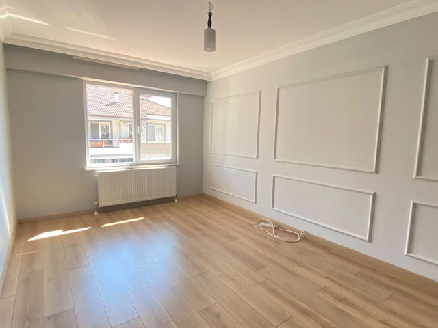 REMAX HÜR ALİ KUTANİS'TEN SERDİVANDA GENİŞ 3+1 KİRALIK DAİRE