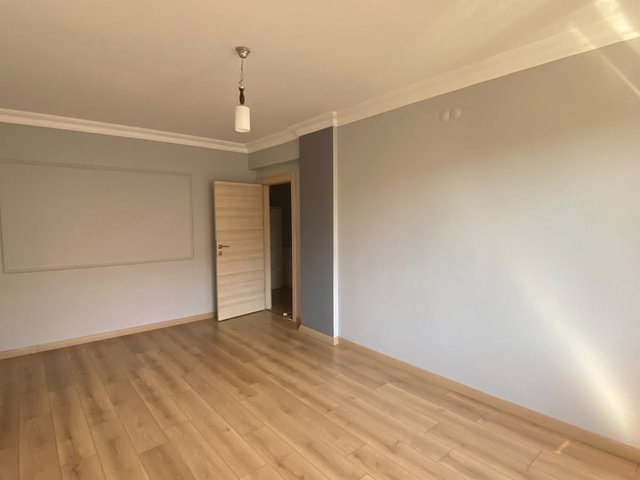 REMAX HÜR ALİ KUTANİS'TEN SERDİVANDA GENİŞ 3+1 KİRALIK DAİRE