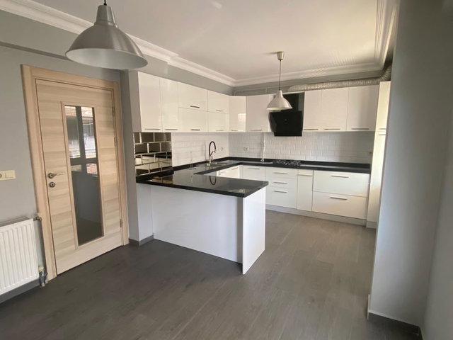REMAX HÜR ALİ KUTANİS'TEN SERDİVANDA GENİŞ 3+1 KİRALIK DAİRE