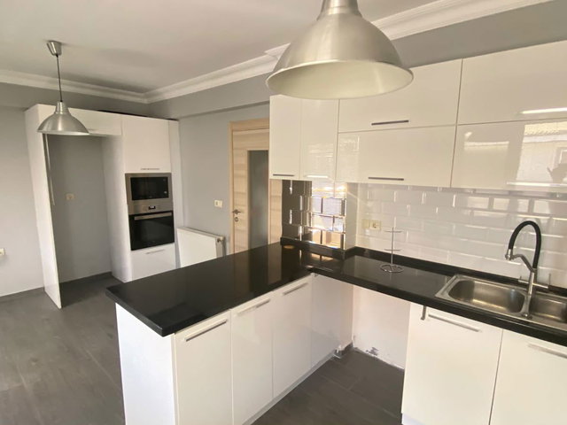 REMAX HÜR ALİ KUTANİS'TEN SERDİVANDA GENİŞ 3+1 KİRALIK DAİRE