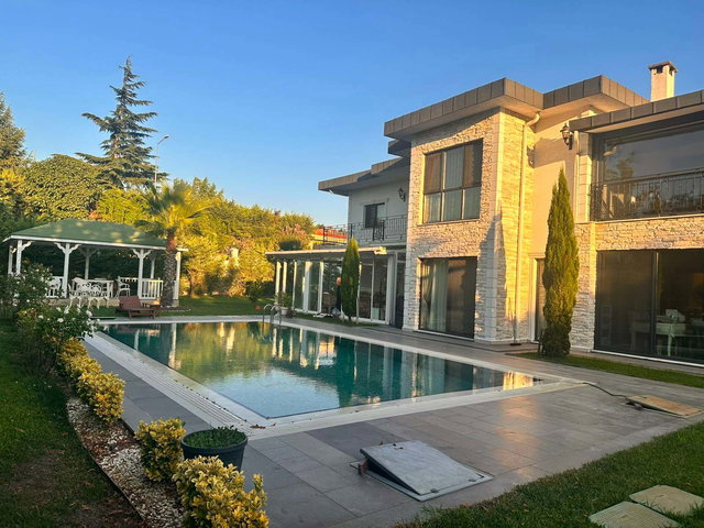 TEPEKENT’TE 1800 M² ARSA İÇINDE HAVUZLU 500 M² MÜSTAKIL VILLA