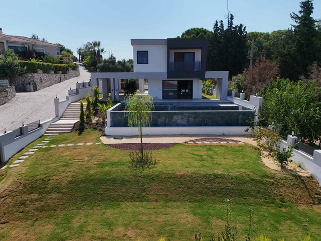 KUŞADASI SOĞUCAK’TA SIFIR 3+1 VİLLA | 800 M² BRÜT | YERDEN ISITMA | 4 CEPHE